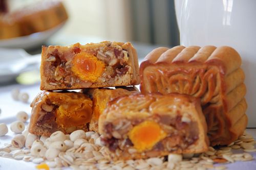 Bánh trung thu nướng trong đêm trung thu